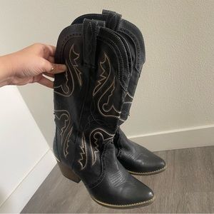 Very Volatile Cowgirl Boots | Size 7